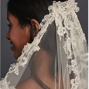 NWT David's Bridal cathedral lace applique veil